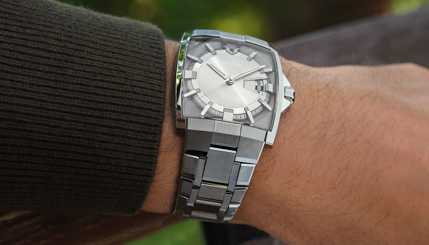MINASE HORIZON on the wrist