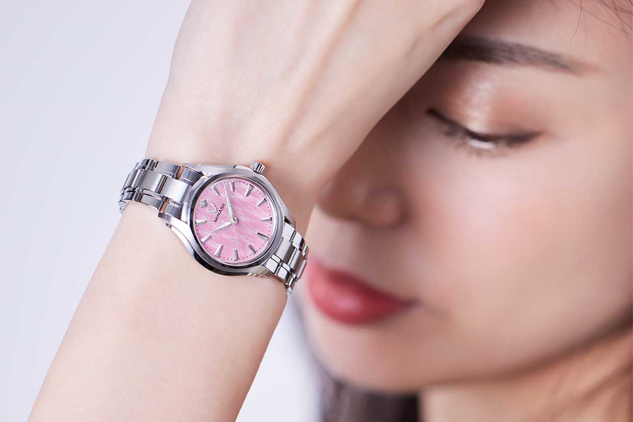 LUNA ARCH on the wrist