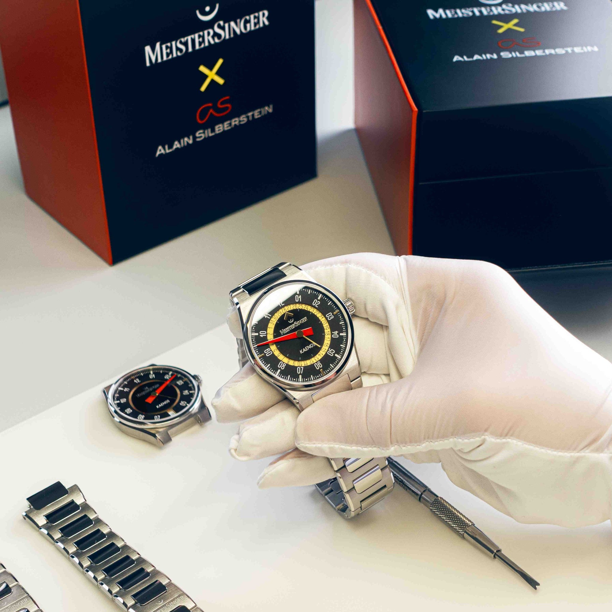 Bracelet sizing and edition packaging